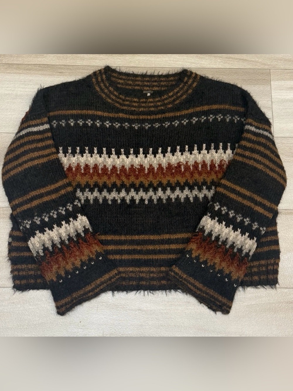 Free People Sweater Womens Size M Cropped
Fuzzy Super Soft Navy
